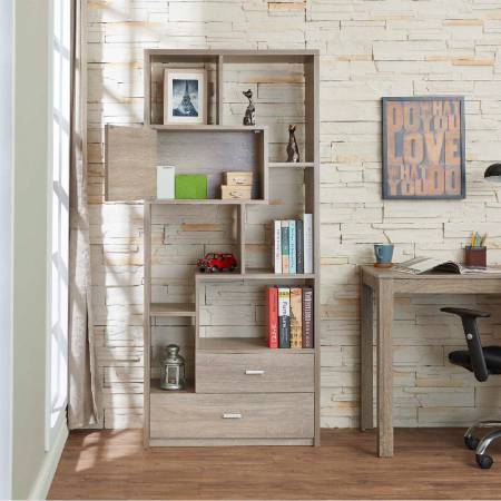 Одно закрытое складское помещение.